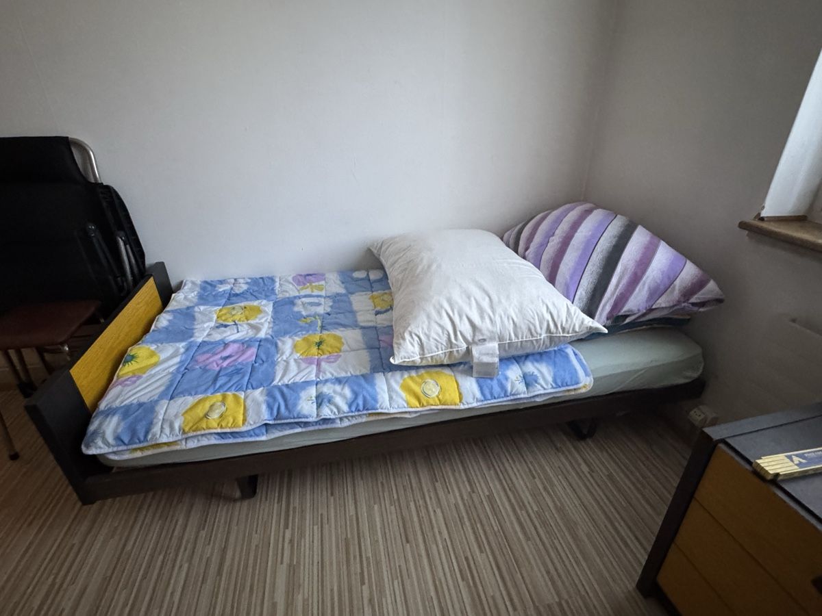 Letti: Bett mit Lattenrost und Matratze Einzelbett braun – Usato da Uitikon Waldegg venduto da LoriCor 1