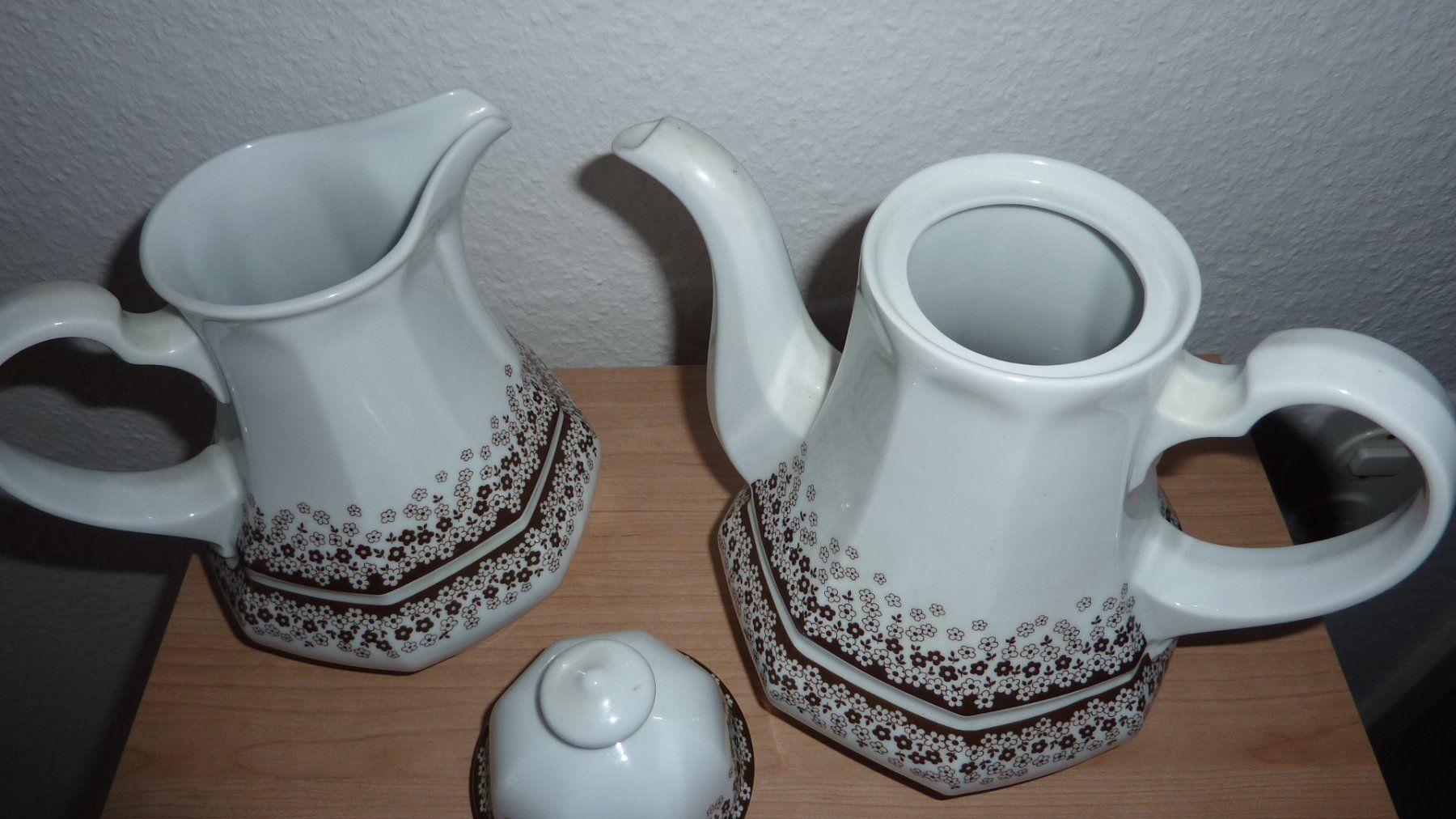 Teekannen: neue kaffeekanne  und milchkrug – Neu (gemäss Beschreibung) aus Füllinsdorf von pmarkus 2