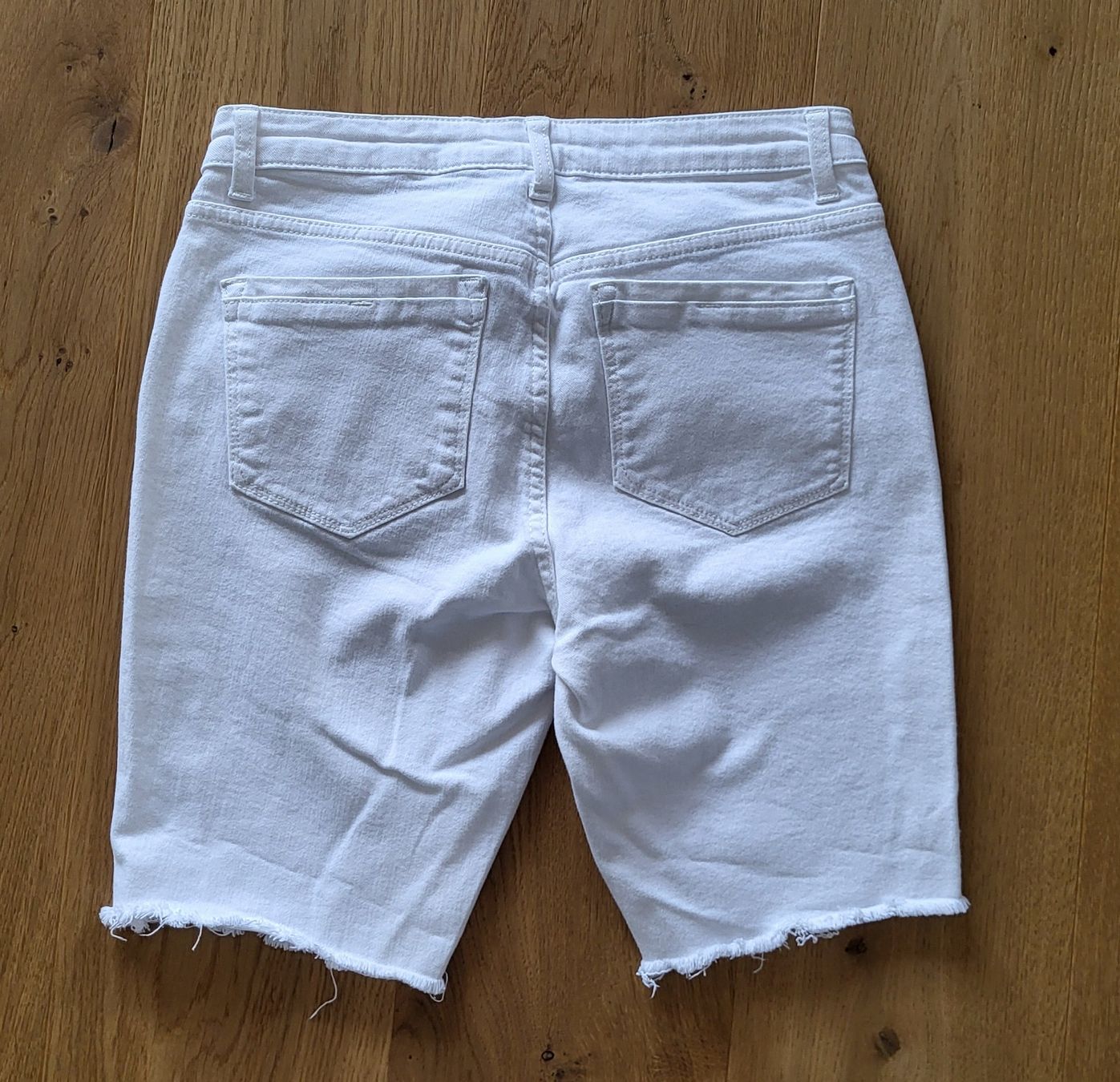 C&A Pantaloni: Jeans Bermuda/ kurze Hose Gr. 40, weiss – Nuovo (secondo la descrizione) da Richterswil venduto da adora88 1