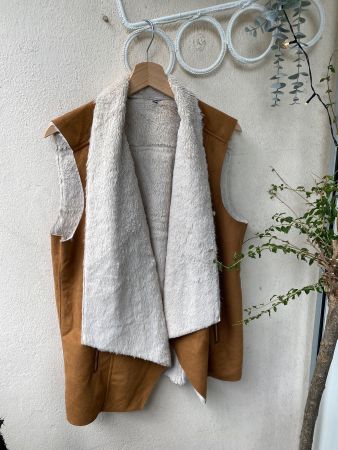 Gilet femme imitation suède doublé polaire couleur camel T.M