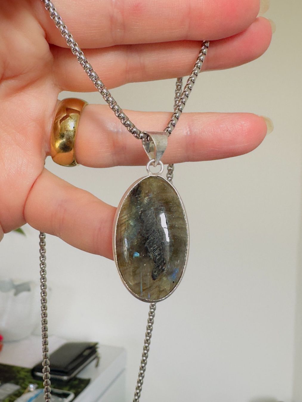 Ketten: Fashionable labradorite necklace – Neu und originalverpackt aus Genève von AGBERG 4