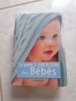 livre "le petit Larousse des bébés"