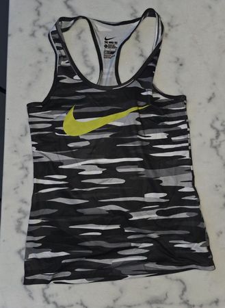 Nike Pro Camo Tank Top for Running 🏃‍♀️ abholbar in ZH City