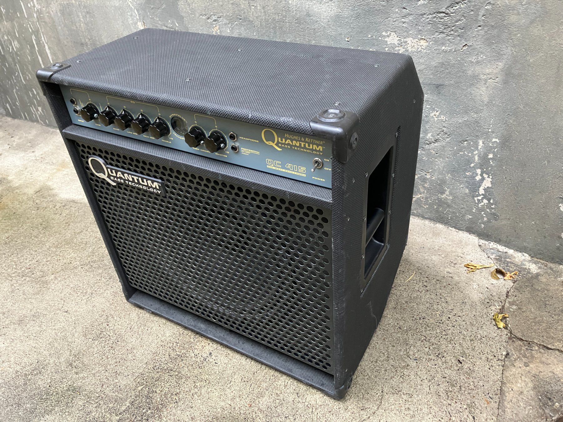 Bassverstärker Hughes & Kettner Quantum QC 415 Combo 400W