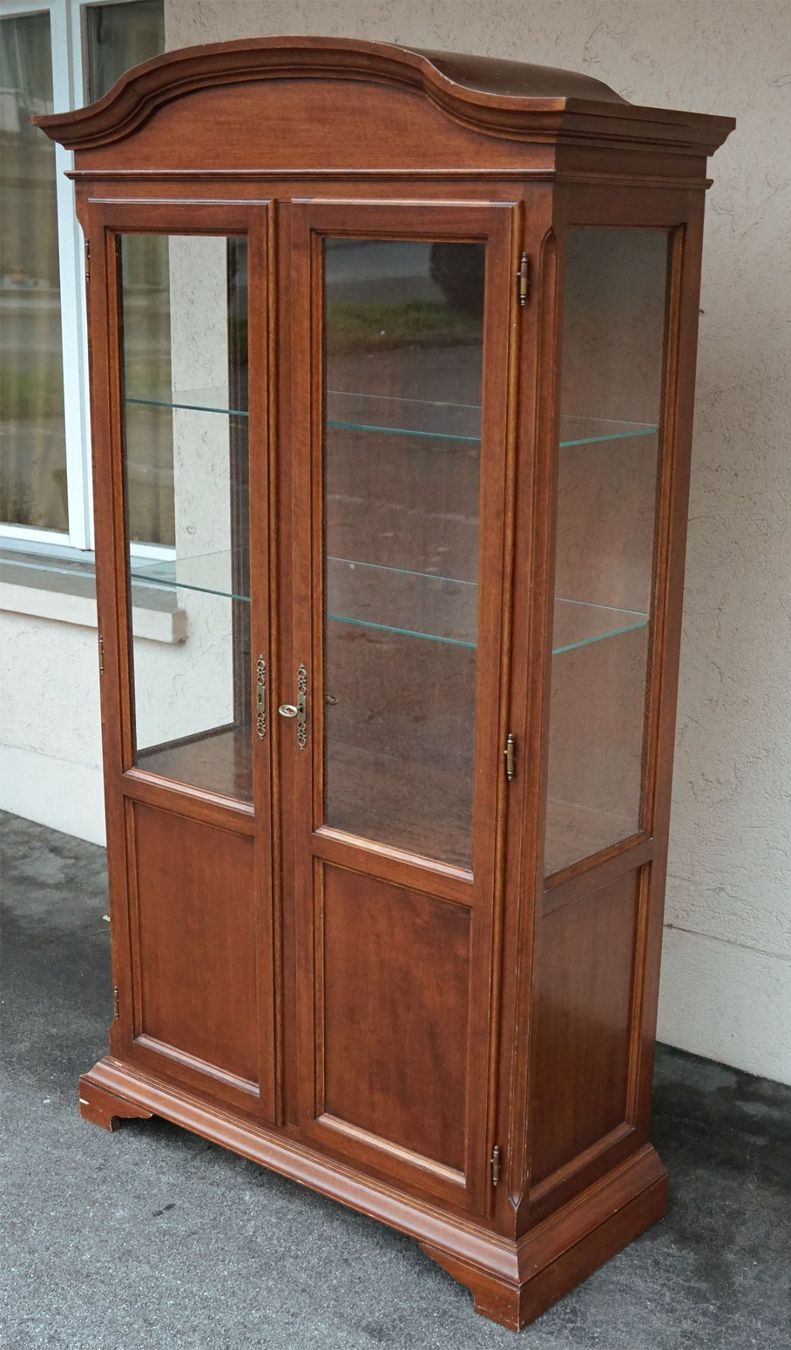 Armadi: attraktiver Vitrinenschrank – Usato da Meggen venduto da Brockitare 1