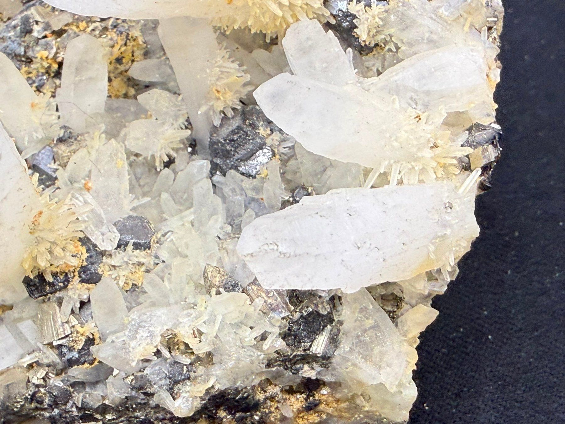 Minerali & Pietre curative: Quarz mit Pyrit und Galena – Usato da Schinznach Bad venduto da Demerald 6