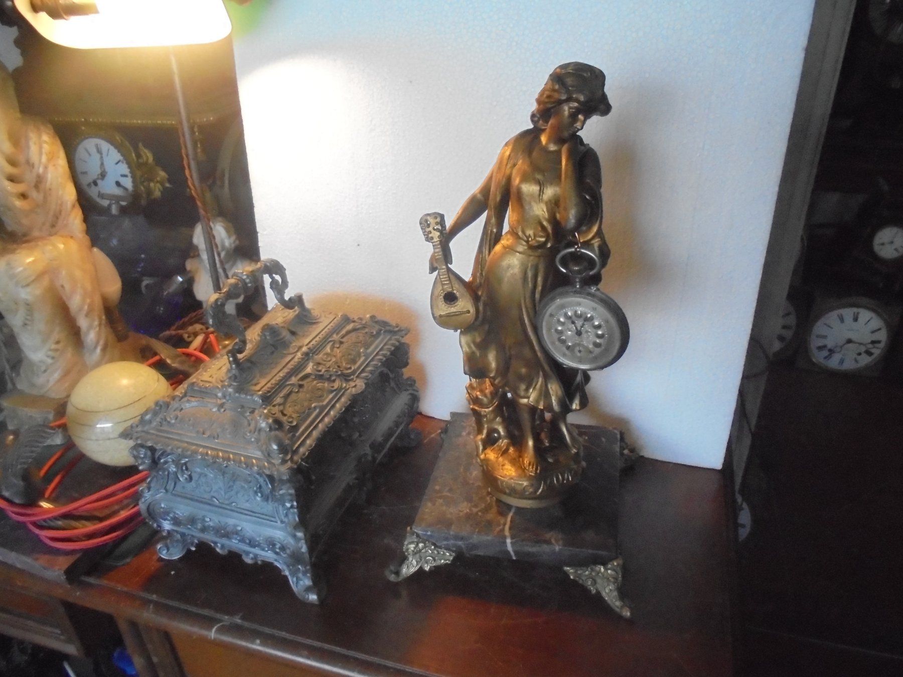 Altri accessori per orologi: Antike, grosse Figur als Taschenuhrenständer ca. 1930 – Usato da Camorino venduto da Hunpete