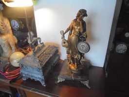 Antike, grosse Figur als Taschenuhrenständer ca. 1930