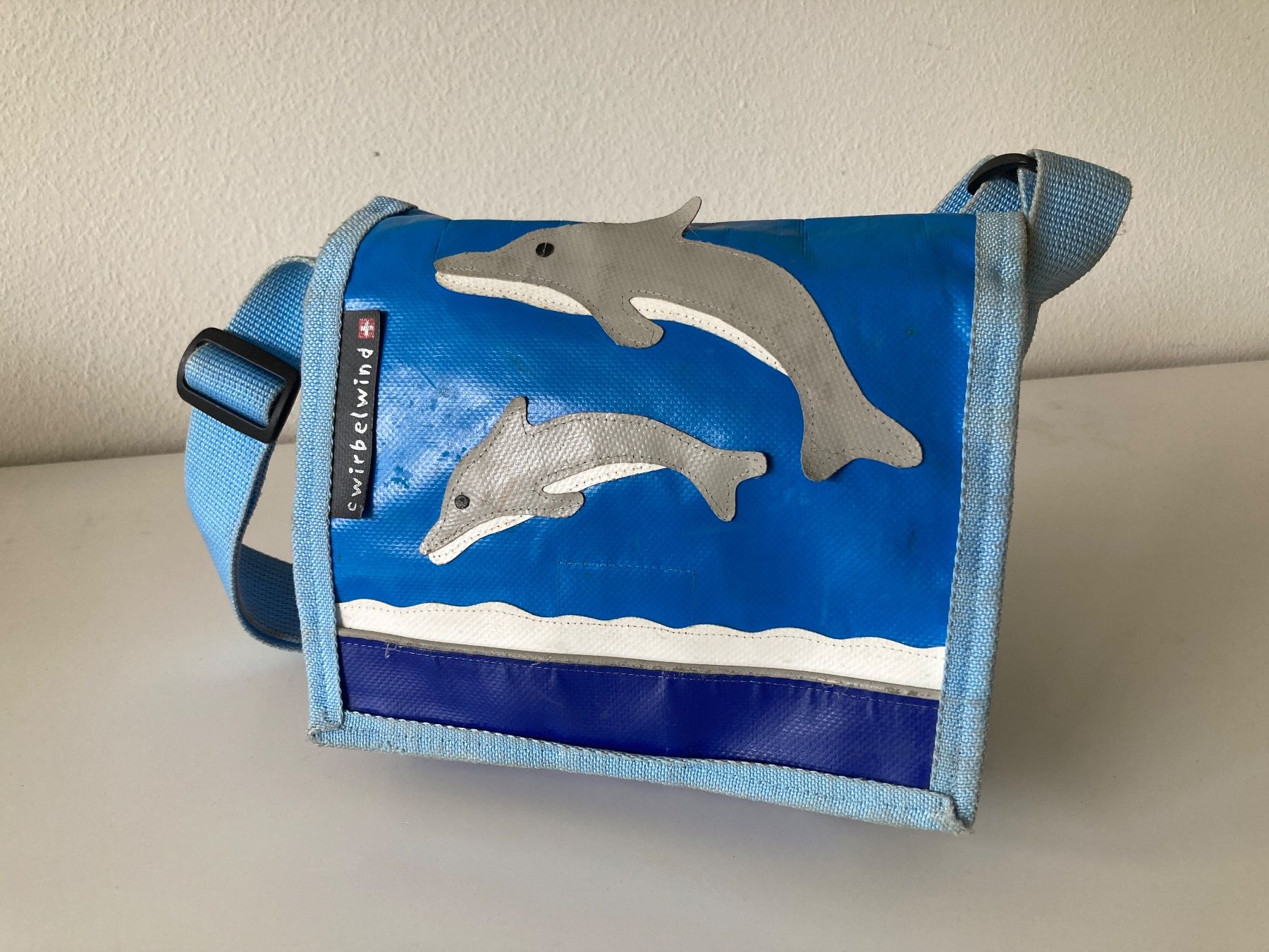 Borse & Zaini: Cwirbelwind Kindergartentasche mit Doppeldelfin – Usato da Zürich venduto da ms2l