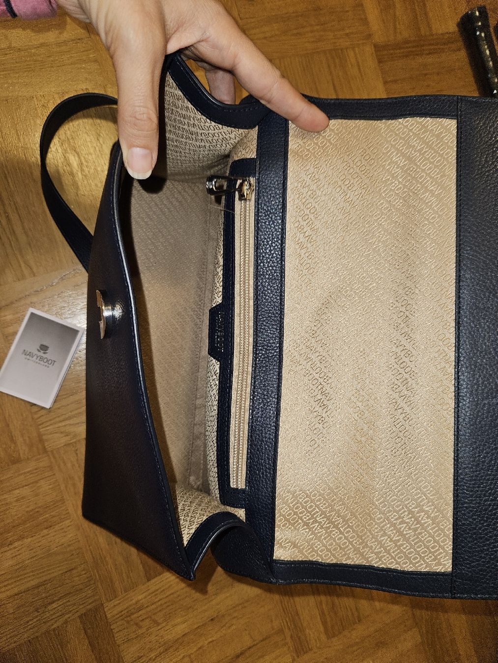 Navyboot Borse da donna: Marke Navyboot Elegante Handtasche – Nuovo e nell'imballaggio originale da Basel venduto da fragolina08 2