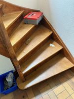 Charmante Massivholztreppe mit Geschichte