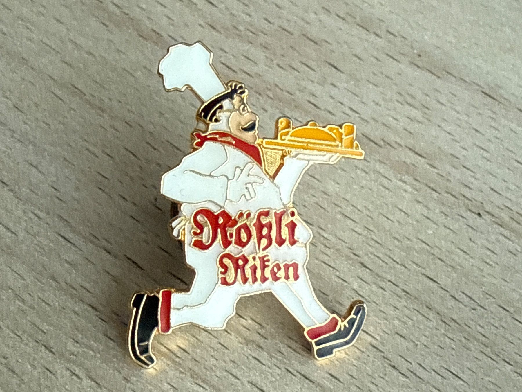 Placchette & Badge: Pin Restaurant Rössli – Usato da Glattbrugg venduto da Schweigmatt