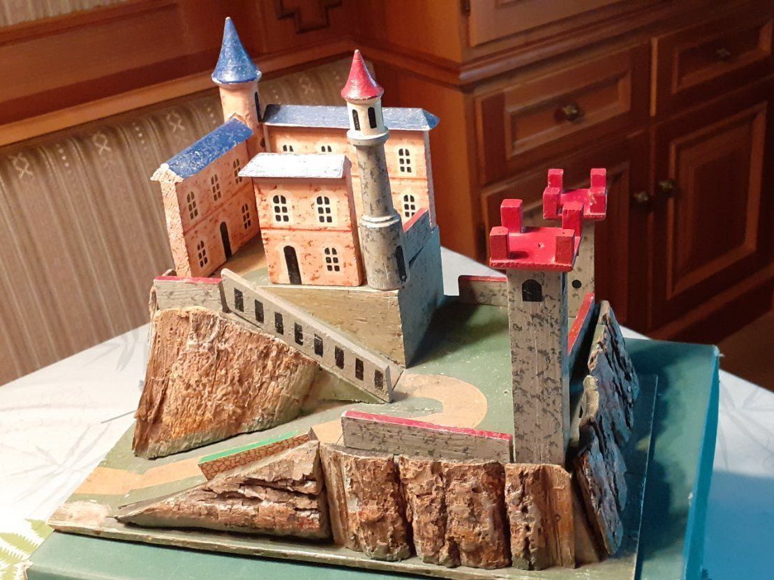 Giocattoli: Burg antik 1890 – Usato da Mörschwil venduto da antiksalon 4