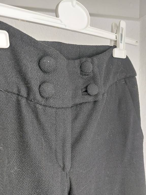 Tute: Schwarzes Hosenkleid – Usato da Ipsach venduto da Kat3uh 2