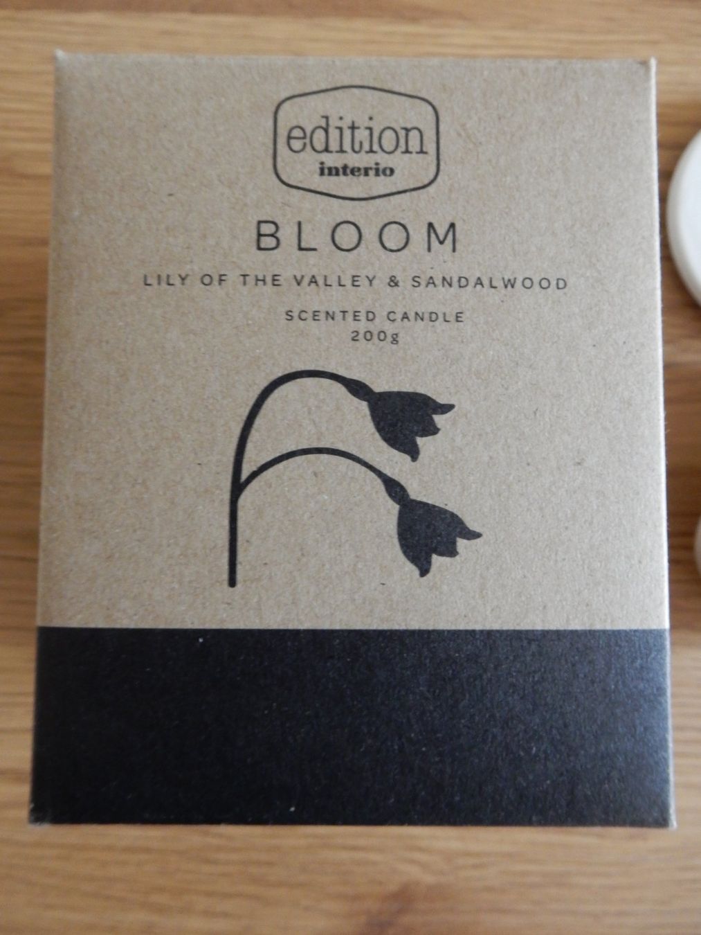 Interio Candele: Duftkerze Bloom Interio Maiglöckchen + Sandelwood Raumduft – Nuovo e nell'imballaggio originale da Jona venduto da simongarden 2