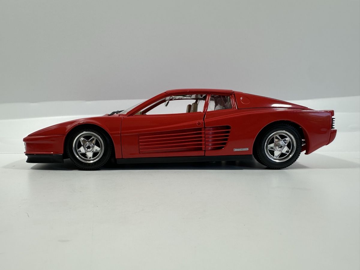 Bburago Modellautos: Ferrari Testarossa 1:18, rot, BBURAGO  – Gebraucht aus Zofingen von rf9_x2xt 2
