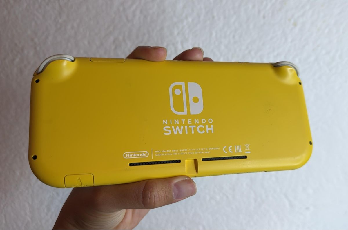 Nintendo Console: Nintendo Switch Lite - Yellow - Excellent Condition! – Usato da Ehrendingen venduto da bubulence 1