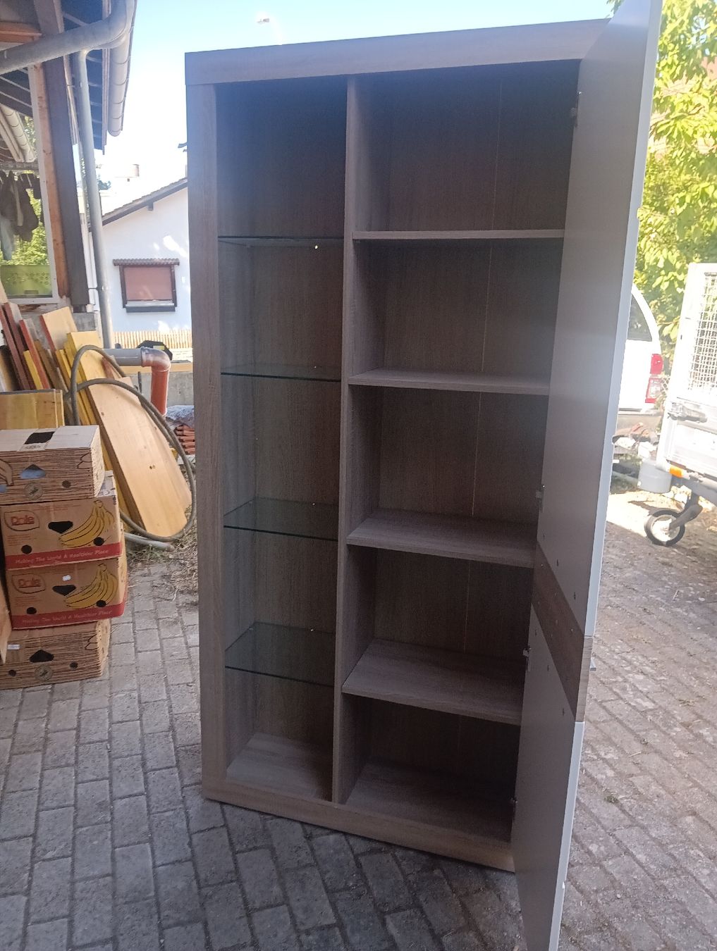 Armoires: Bibliothèque avec portes et étagères. – D'occasion à Tavannes par ise_2jz 3