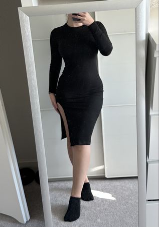 Elegantes, schwarzes Midikleid mit Schlitz - Grösse XS
