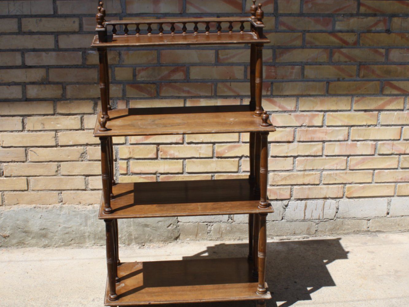 Regale: VINTAGE ANTIK REGAL KLEINMÖBELI – Gebraucht aus Wauwil von Pneuedy 1