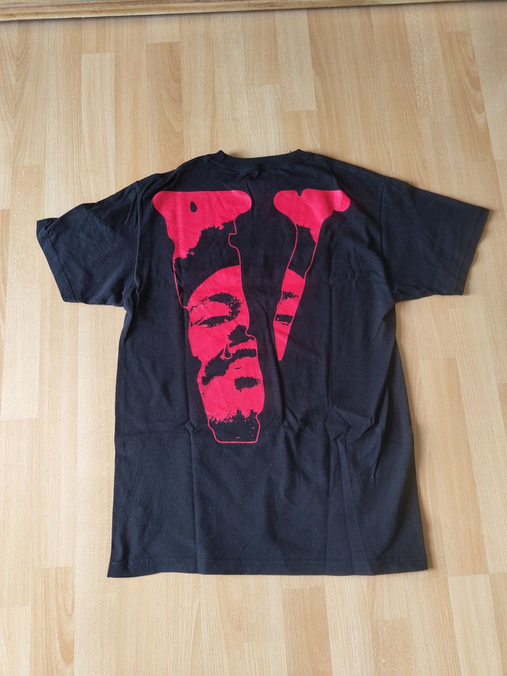 T-shirt: Vlone x The Weekend T shirt M – Usato da Lufingen venduto da leo_lwr6