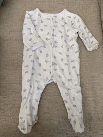 Pijama mit Füssen von Carrement Beau
