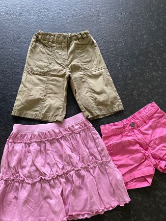 2 Shorts Kurzhosen und Rock Gr.98-116