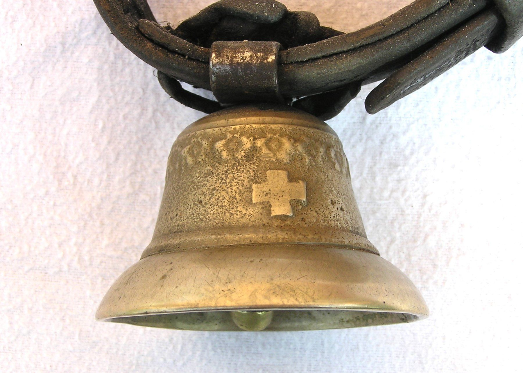 Campanacci mucche: ALTE KLEINE GLOCKE – Usato da Grenchen venduto da Antique-hunter 1
