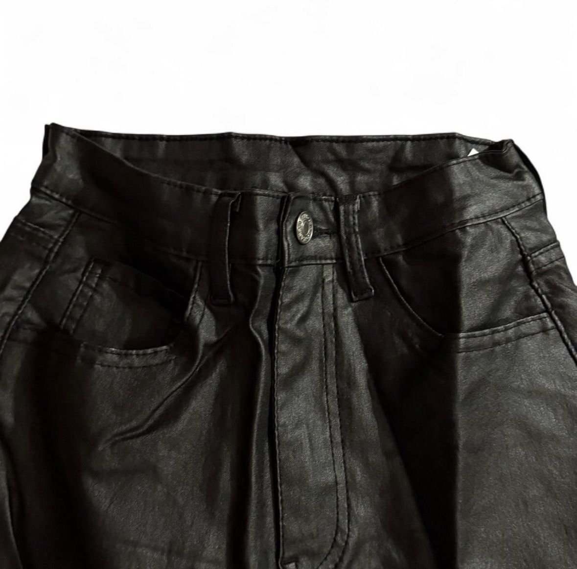 Pantaloni: Black fake leather pants – Nuovo (secondo la descrizione) da St. Gallen venduto da lor_q58n 2