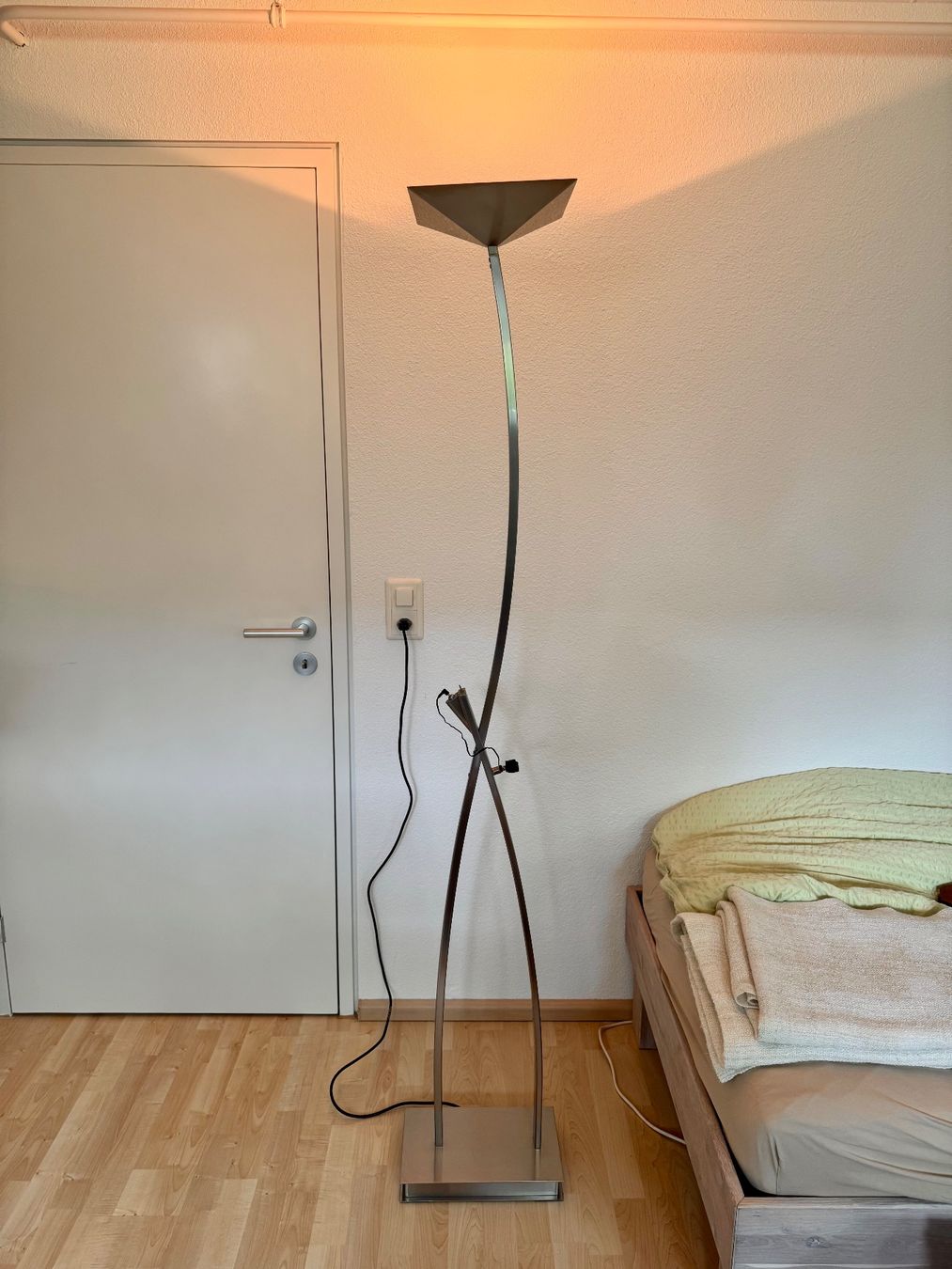 Lampade: Stehlampe Halogen, silbrig, dimmbar, – Usato da Uster venduto da kog1988 2