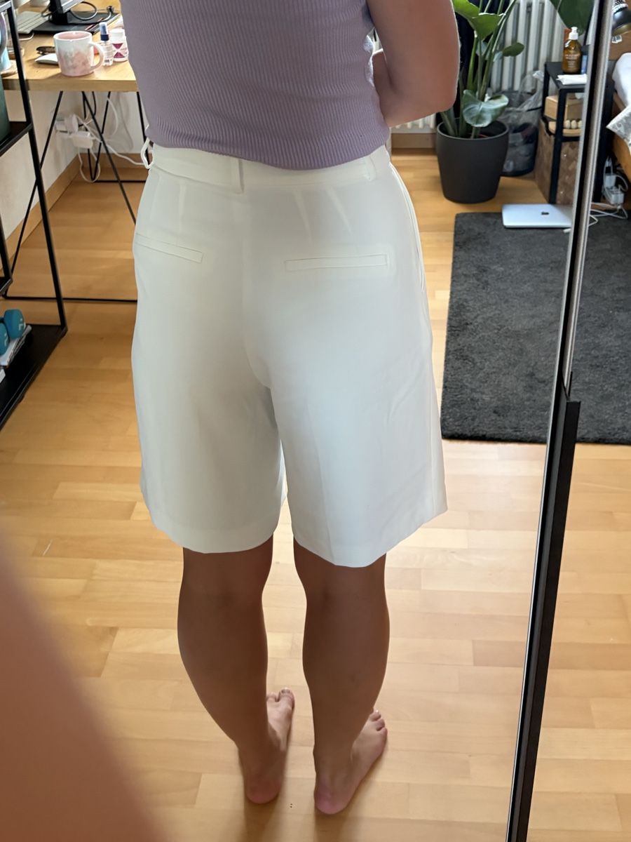 H&M Pantaloni: White H&M shorts size 38 – Usato da Zürich venduto da Abu95 3