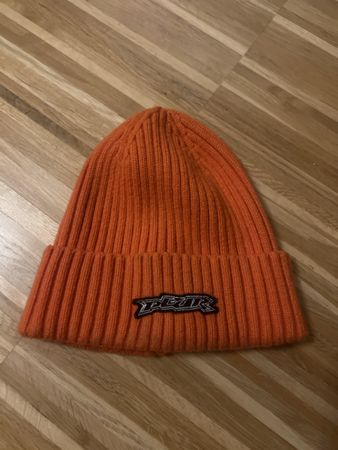 Beanie orange mit Logo guter Zustand