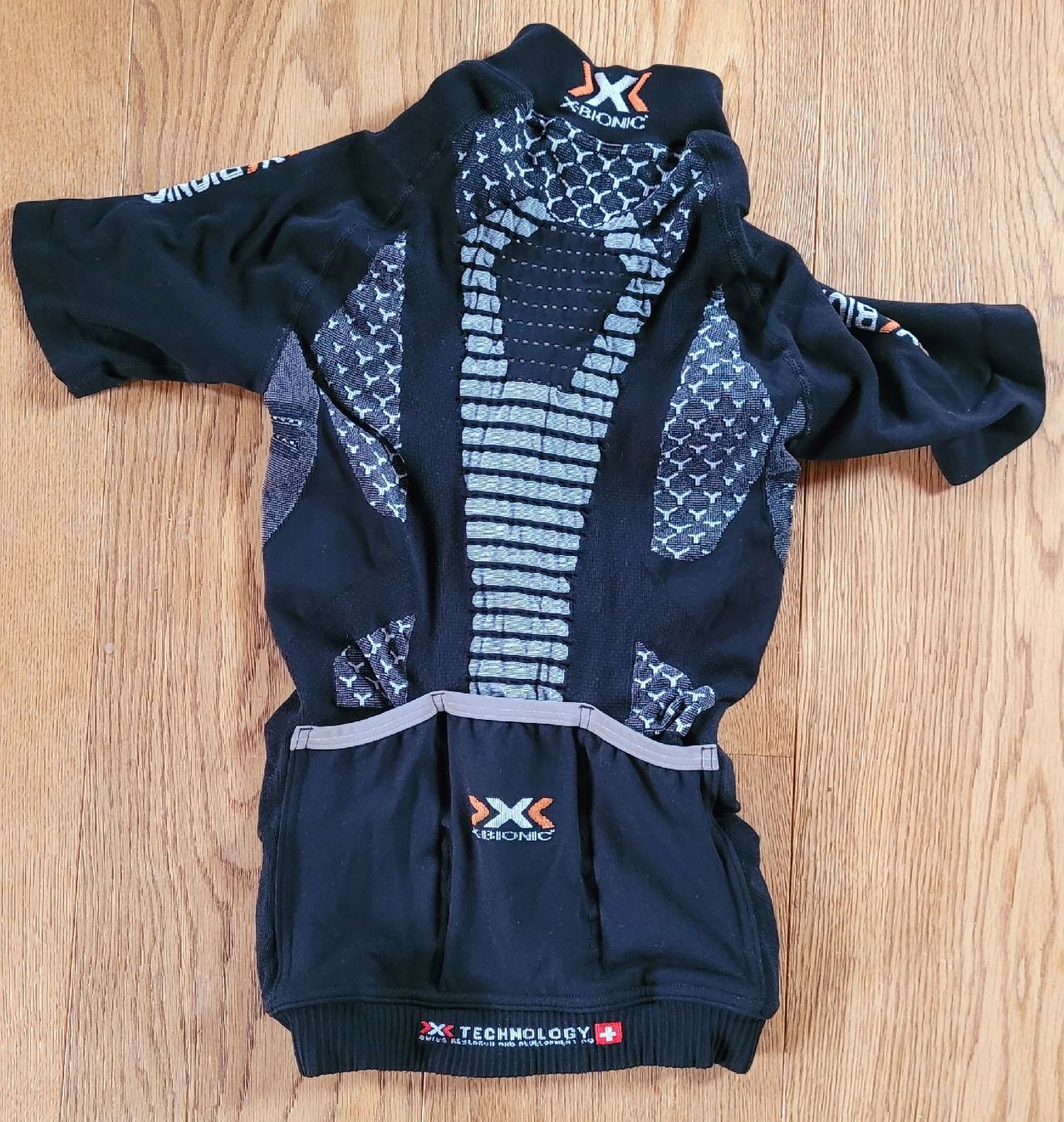 X-bionic T-shirts: X-Bionic Shirt mit Reissverschluss – D'occasion à Steffisburg par Gismo49 1