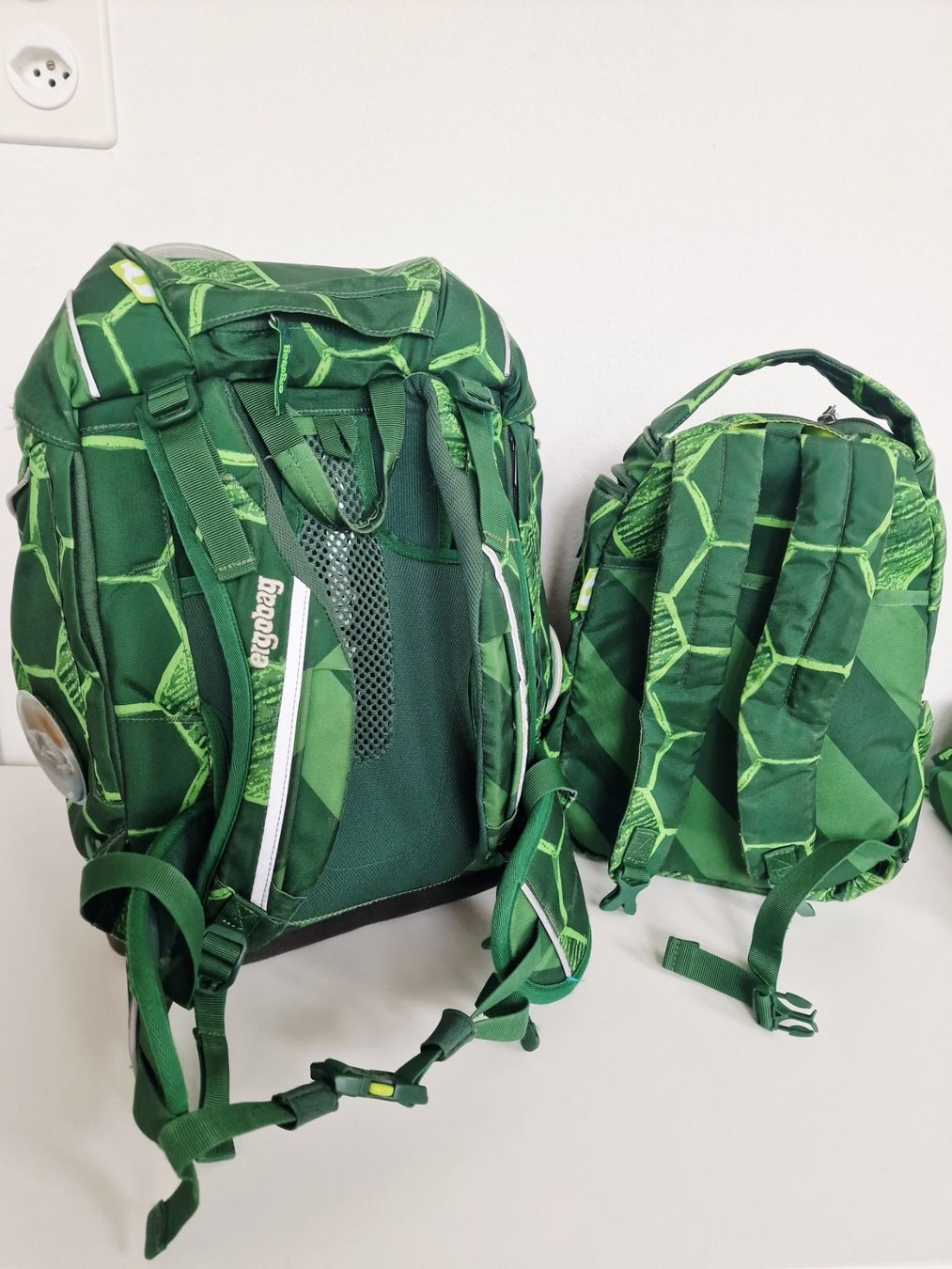 Ergobag Borse & Zaini: Jungen Ergobag Schullrucksack mit Etui Grün mit div. Fächern – Usato da Hallau venduto da CHACLA 1