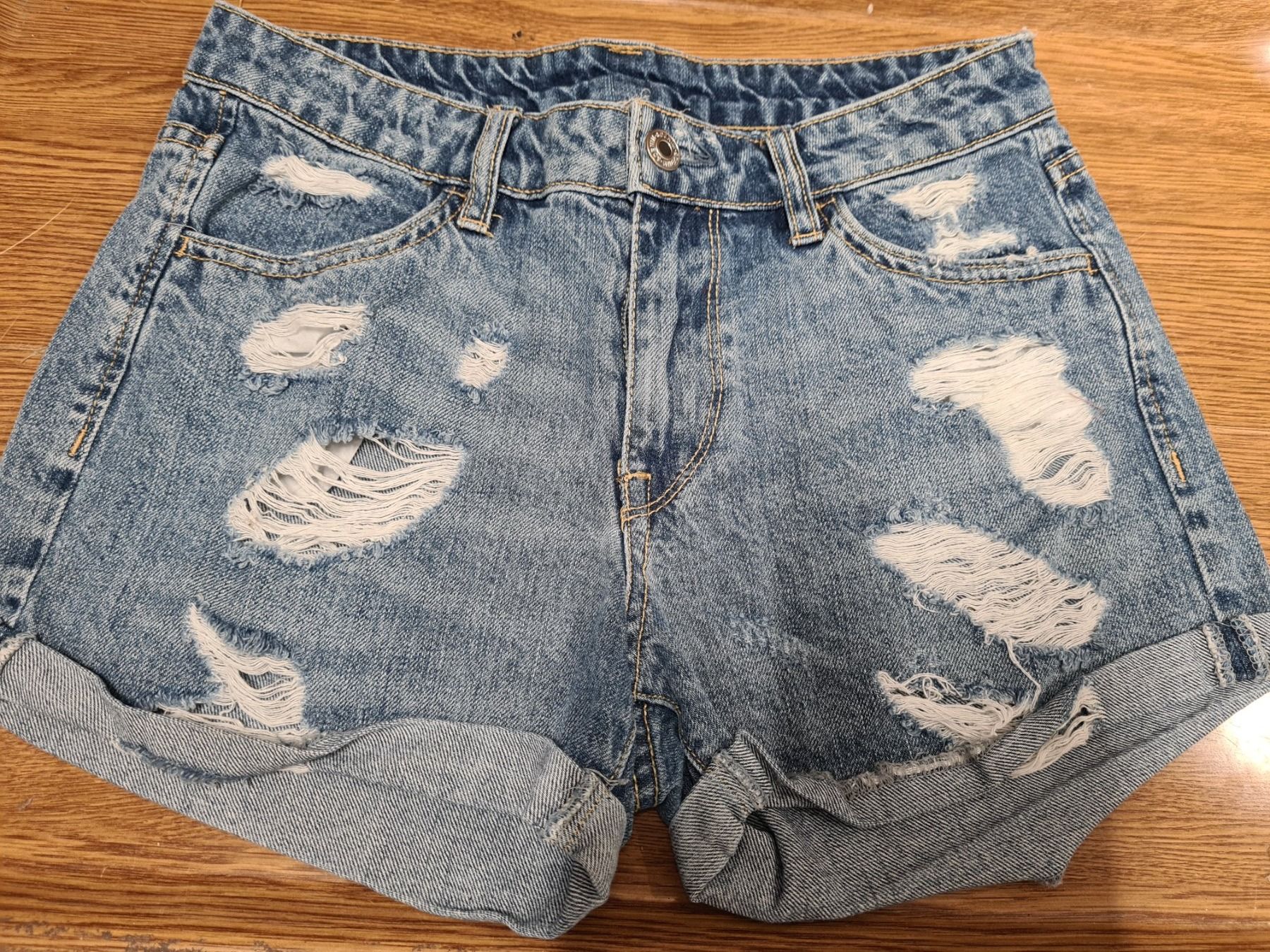 Pantaloni: Damen Jeans Shorts Gr.S – Usato da Amriswil venduto da used2use