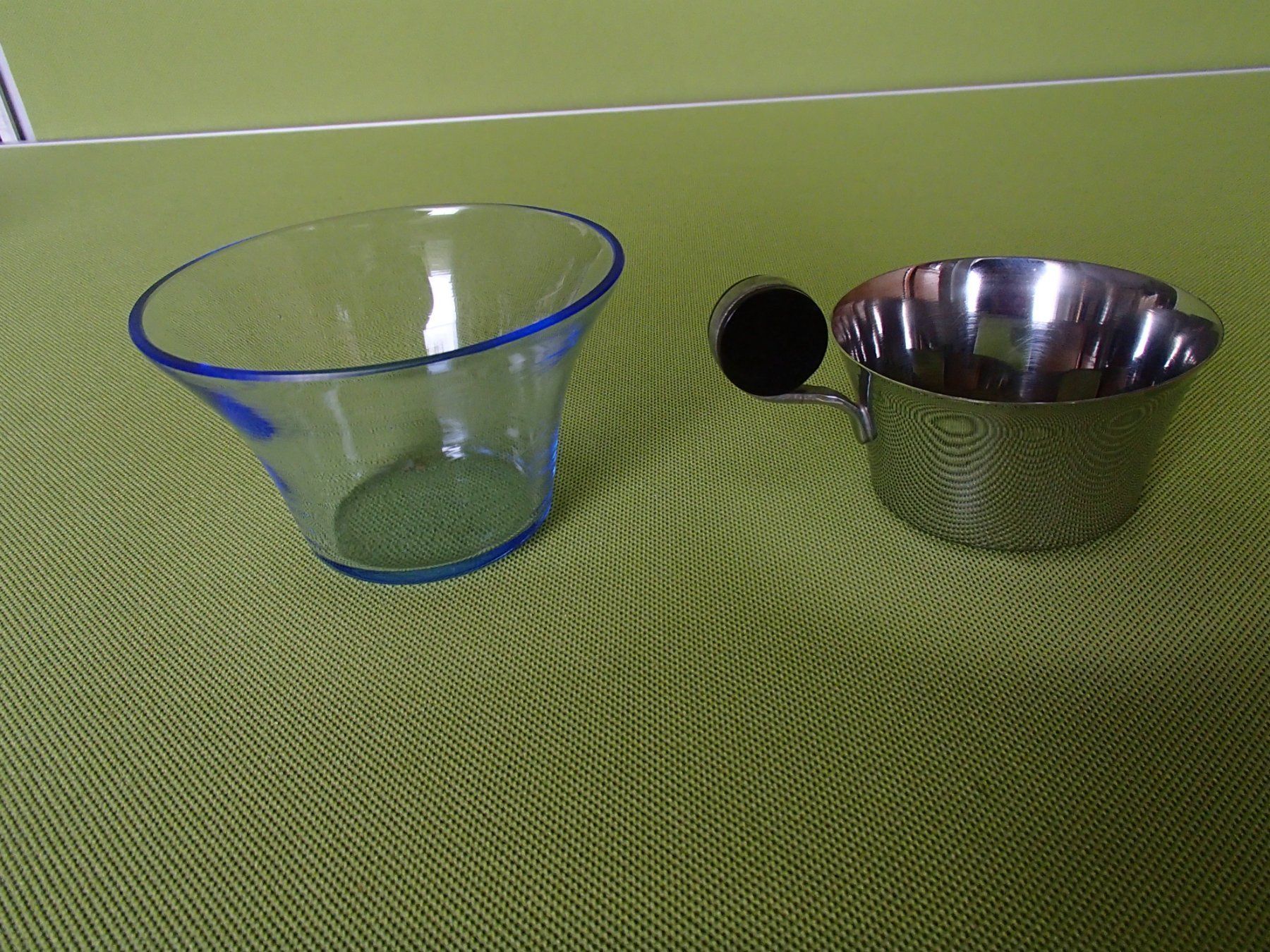 Tasses: 6 hellblaue Glas Teetassen Bakelit Griff – D'occasion à Schöfflisdorf par pullux 4