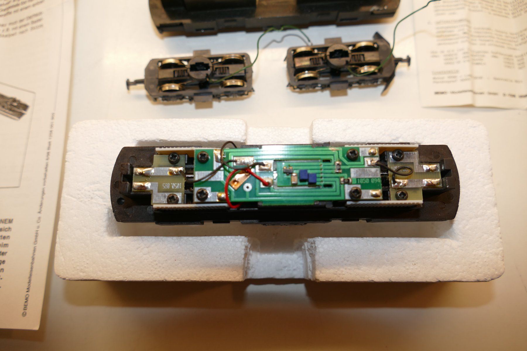 Bemo Modellini di ferrovie: Bemo H0m: RhB Elektrolok Silvreta mit Umbau Set – Difettoso da Niederhasli venduto da rail-duerst 2