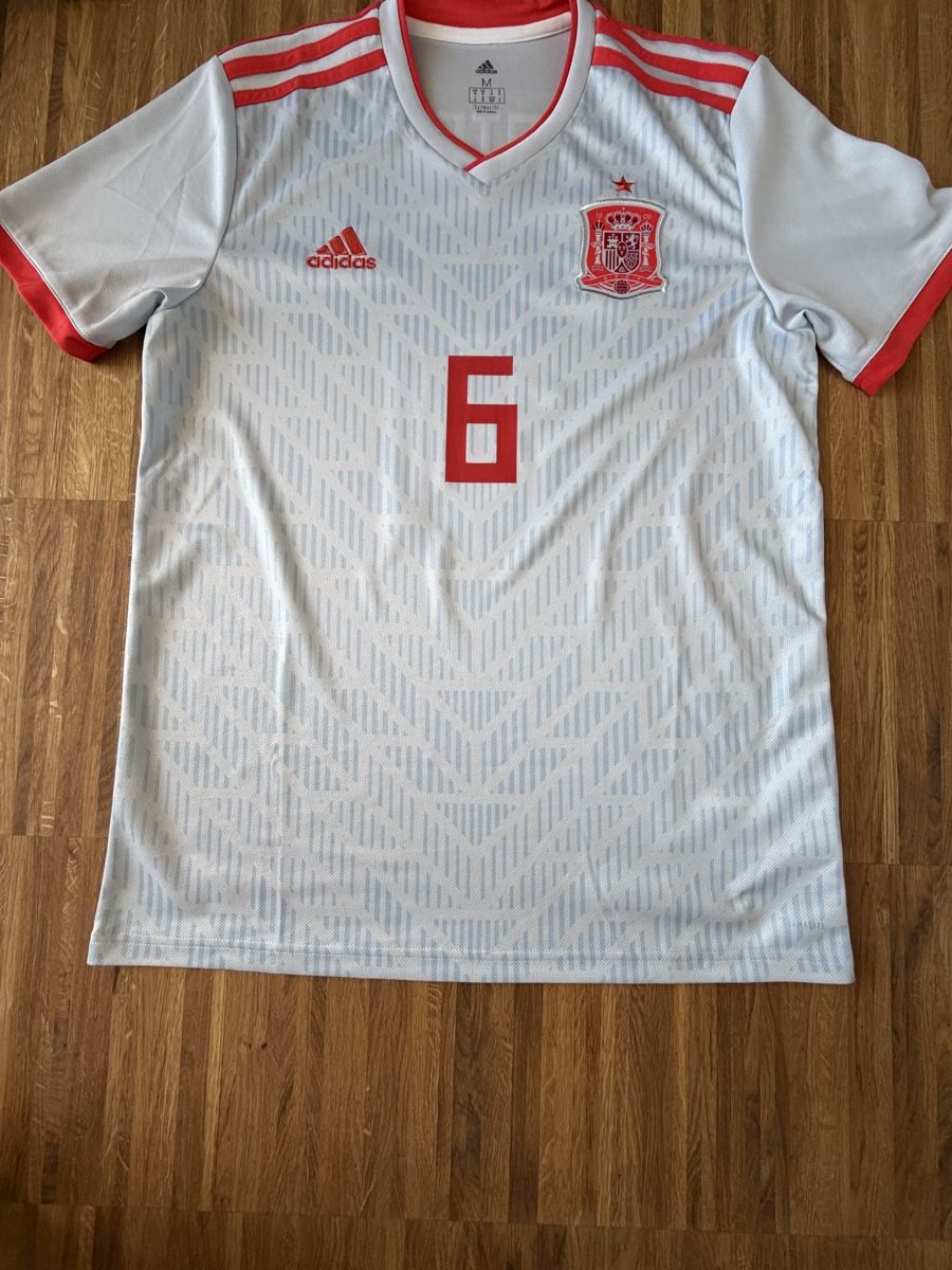 Adidas Canottiere & Pantaloni: Original Iniesta Spanien 2018 Trikot M – Usato da Burgdorf venduto da Shirtsy 1