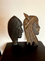 2 Holz-Wandbilder - Indios aus Brasilien
