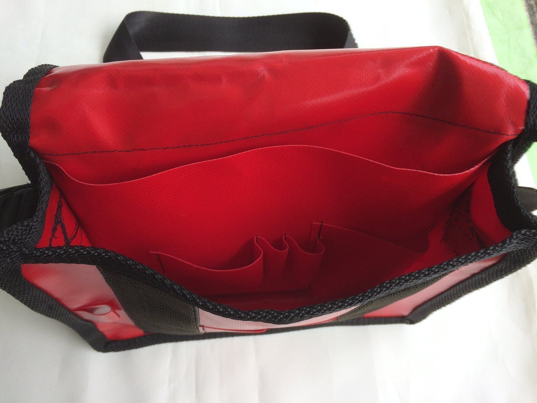 Borse da donna: Blachentasche -Zebrakunstfell CHF. 25.00 – Usato da Spreitenbach venduto da Margot-09 2