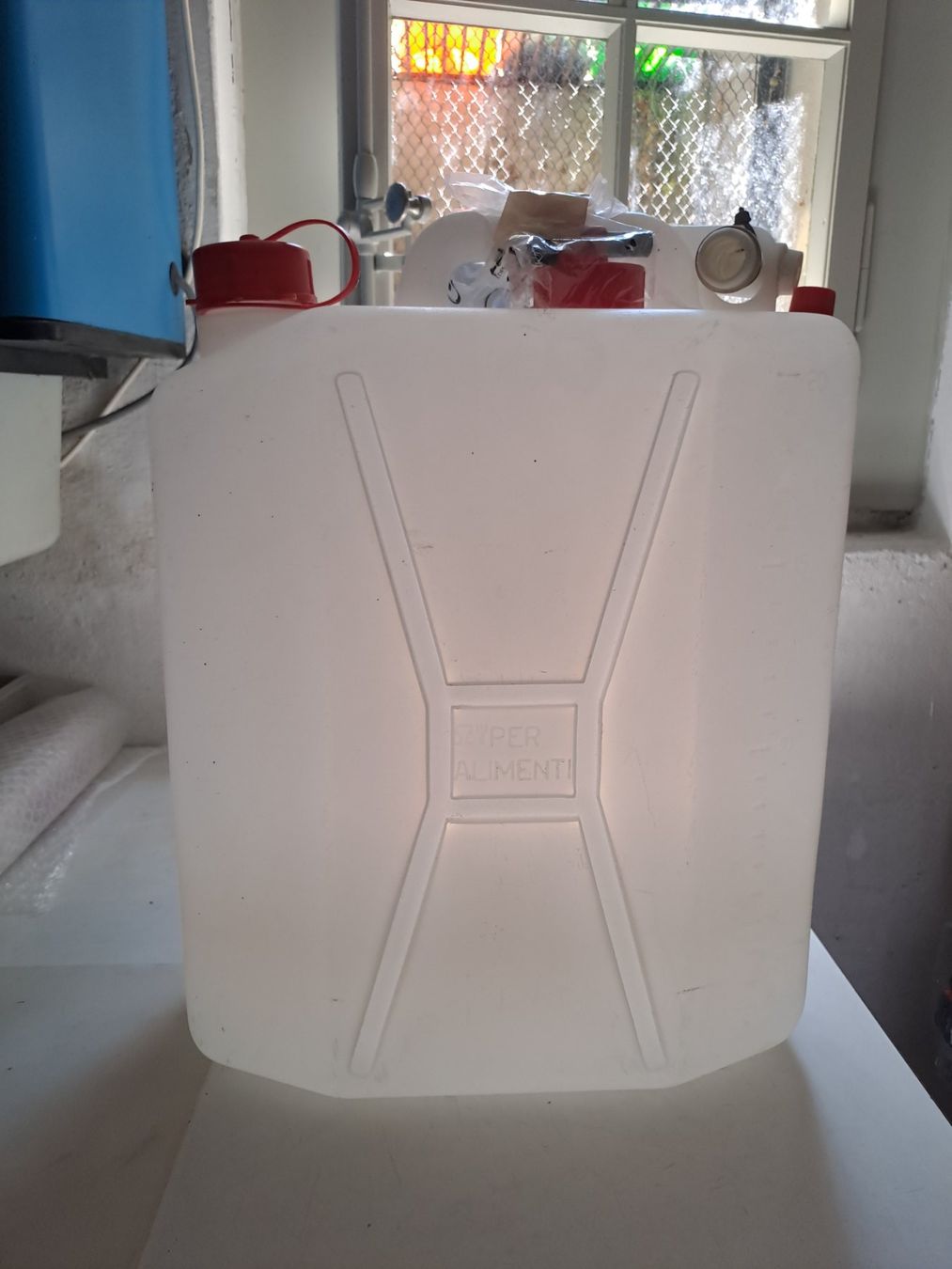 Réservoirs, bidons et tuyaux: Wasserkanister 20 Liter – D'occasion à Thun par Christhun 1