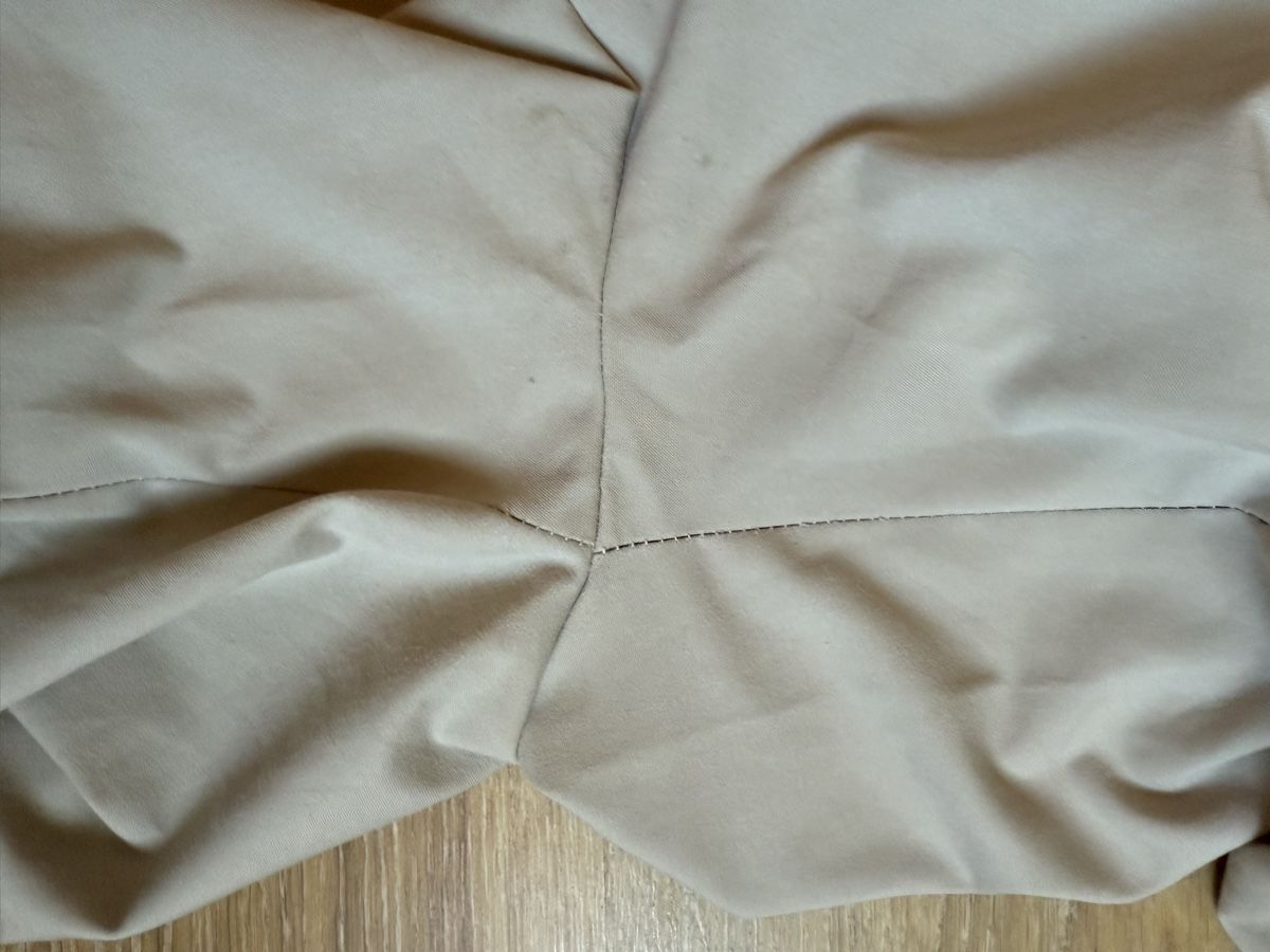 H&M Pantaloni: Pantalon large à plus beige H&M, t.38/M – Usato da Tavannes venduto da Thriftshop 7