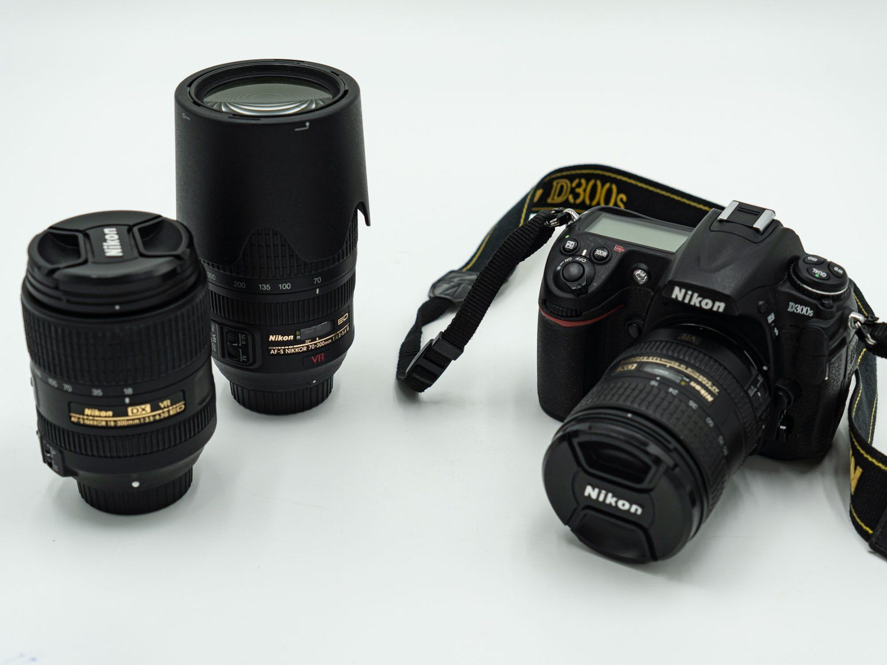 Nikon Fotocamera: Nikon D300s Set - 3 Objektive, Ladegerät - Ref. 05/38 – Usato da Au ZH venduto da BrockiAu