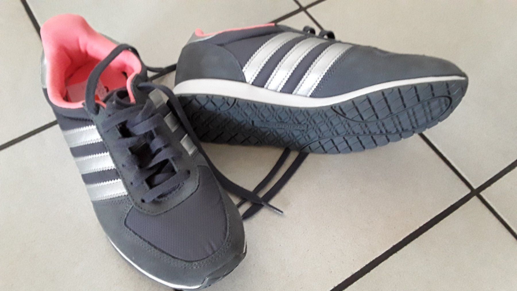 Scarpe da donna: Neu nike oder adidas turnschuhe gr 36 – Nuovo e nell'imballaggio originale da Dagmersellen venduto da L.Ga. 2
