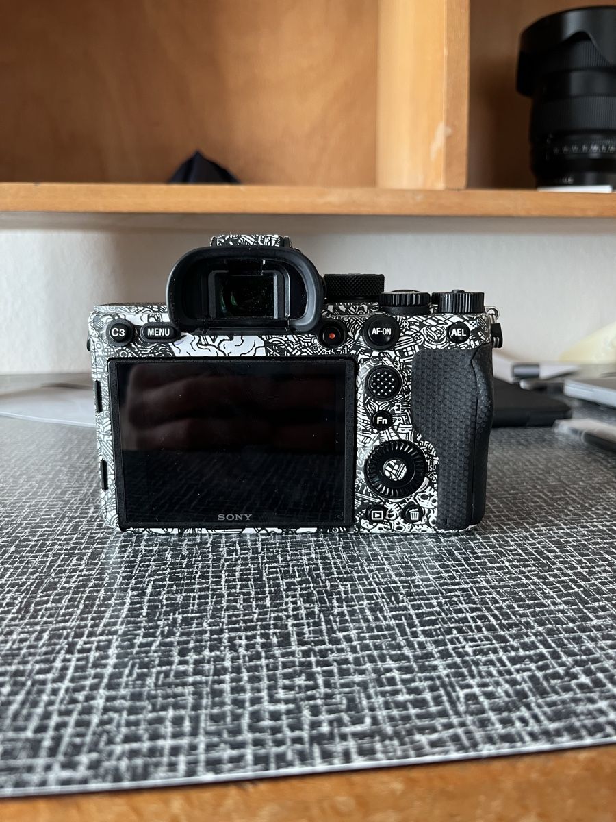 Sony Fotocamera: Sony Alpha 7RIV- Custom Skin - – Nuovo (secondo la descrizione) da Basel venduto da VictorHMolina 2