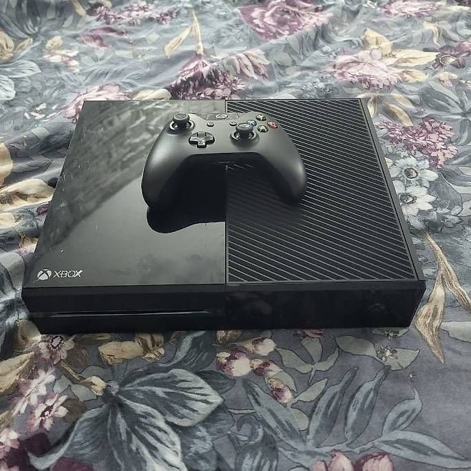 Consoles: Microsoft Xbox One 500 GB inkl. Original-Controller  – D'occasion à Tann par psc_7r2y 2