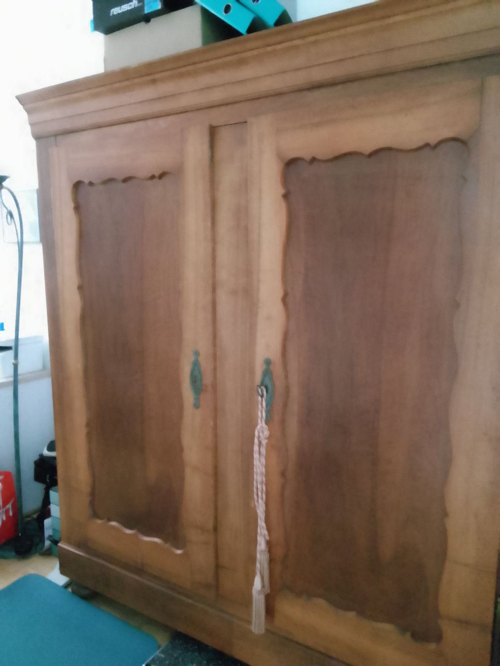 Armadi: Antiker Holzschrank – Usato da Wattwil venduto da Yakana