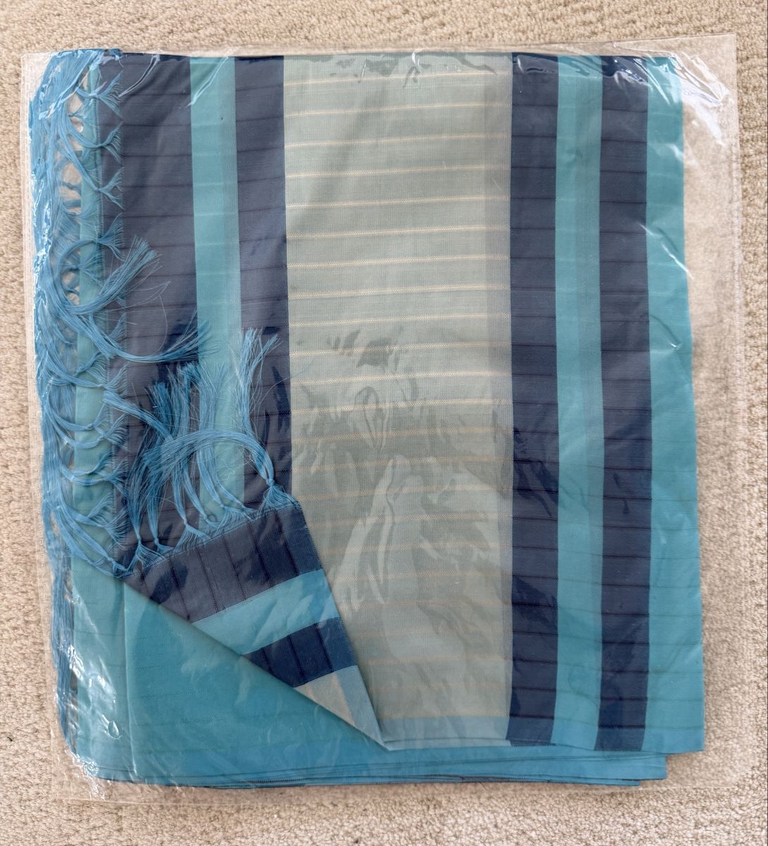 Foulards, Tücher & Schals: Schal, gestreift blau-tuerkis mit Fransen, Neu – Neu und originalverpackt aus Wettswil von Elsol 1
