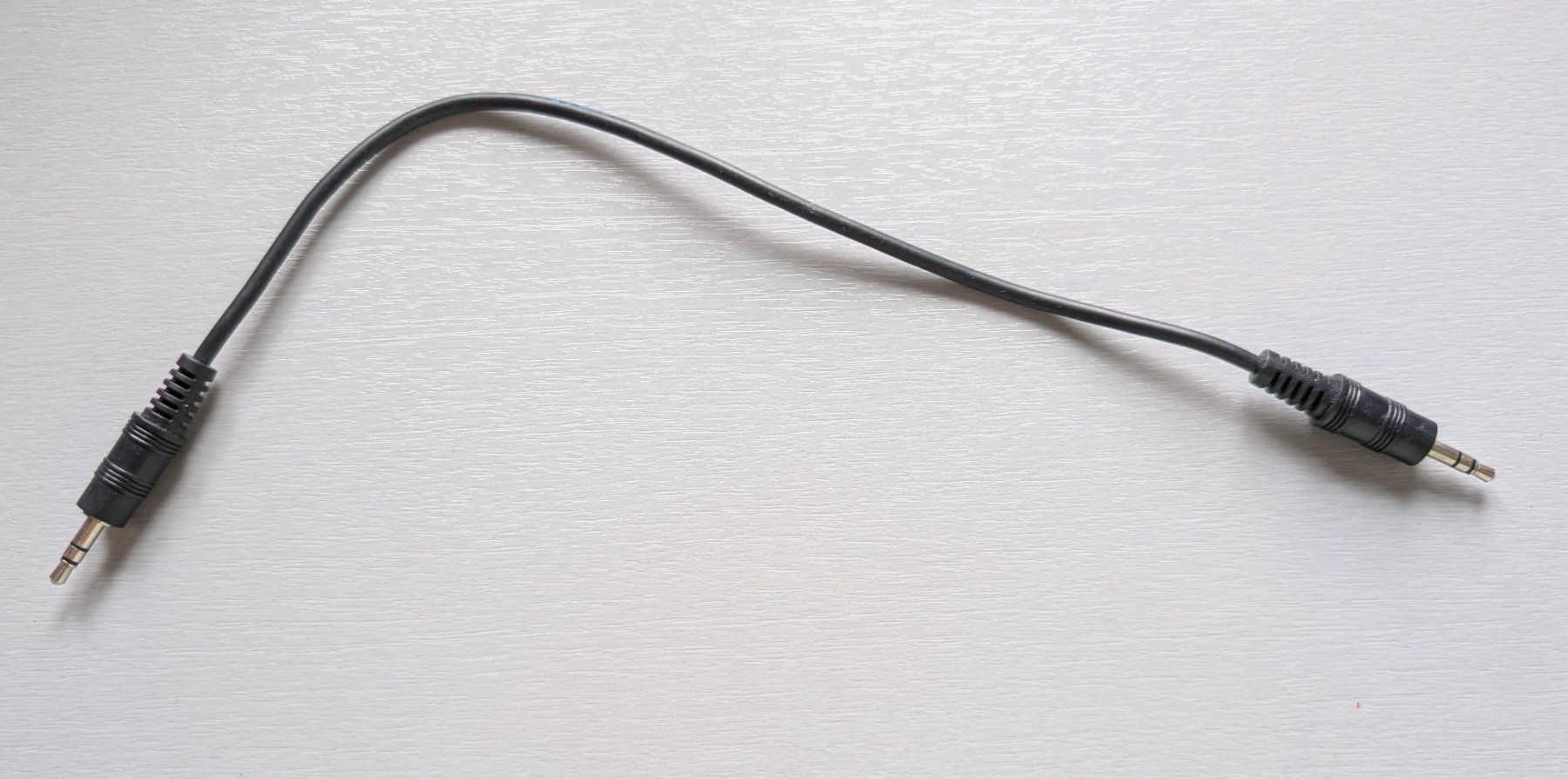 Cavi: Klinkenkabel 3.5mm Stecker auf Stecker, 23cm lang – Usato da Zürich venduto da richardeigenmann