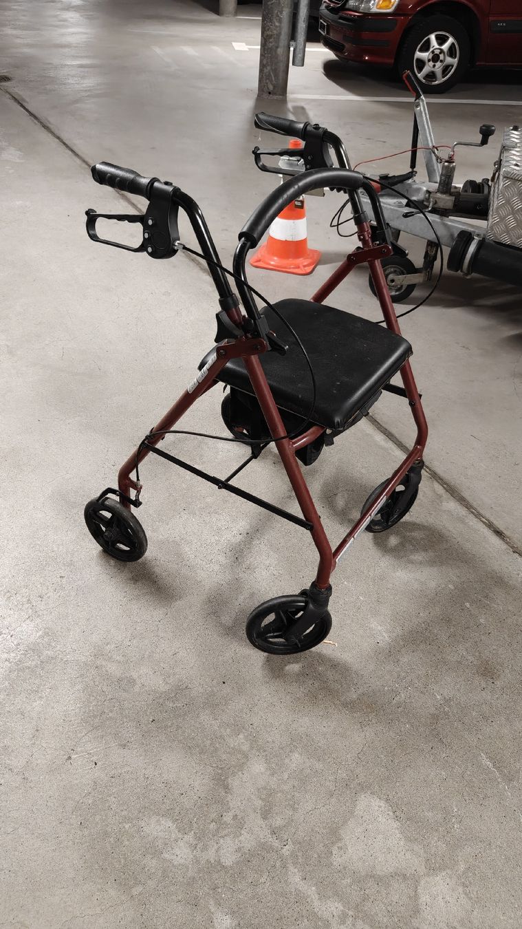 Aides à la marche: Rollator gebraucht zu verkaufen. – D'occasion à Gränichen par rooney90 1
